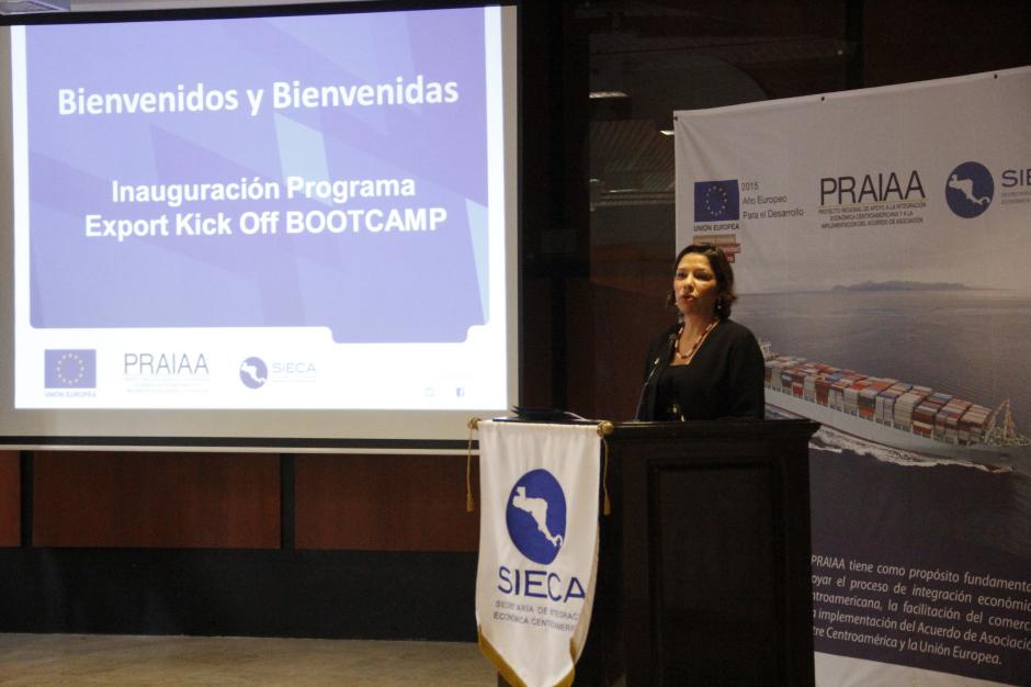 Lourdes P&eacute;rez, directora ejecutiva de la Sieca, dijo que espera que los empresarios obtengan grandes resultados de beneficio para la econom&iacute;a del pa&iacute;s. (Foto: Fredy Hern&aacute;ndez/Soy502)