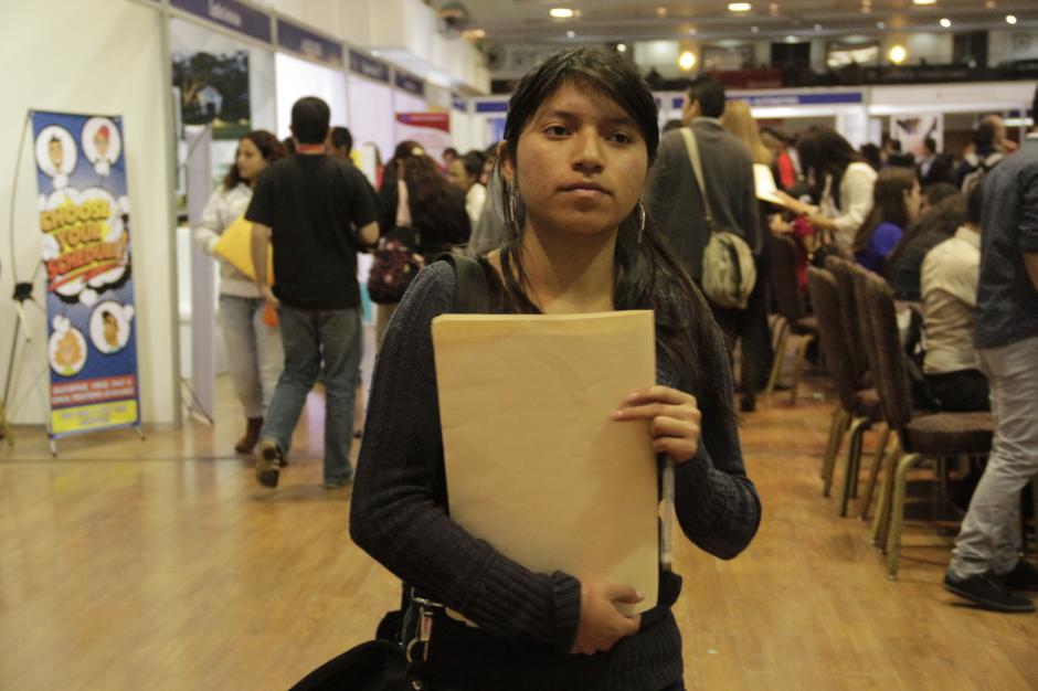 Miles de guatemaltecos asisten al Festival del Empleo en busca de una oportunidad laboral. (Foto: Fredy Hern&aacute;ndez/Soy502)