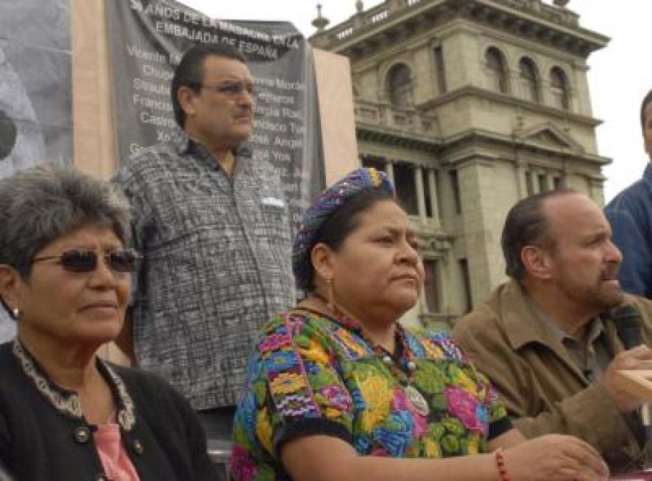 Autoridades de la Universidad de Chapingo negaron el acceso a la Nobel de la Paz guatemalteca. (Foto Fundaci&oacute;n Rigoberta Mench&uacute;)&nbsp;