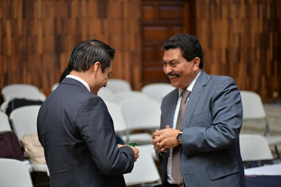 Mario Cano y Francisco Garc&iacute;a Gudiel est&aacute;n suspendidos temporalmente para ejercer como notarios. (Foto: Archivo/Soy502)