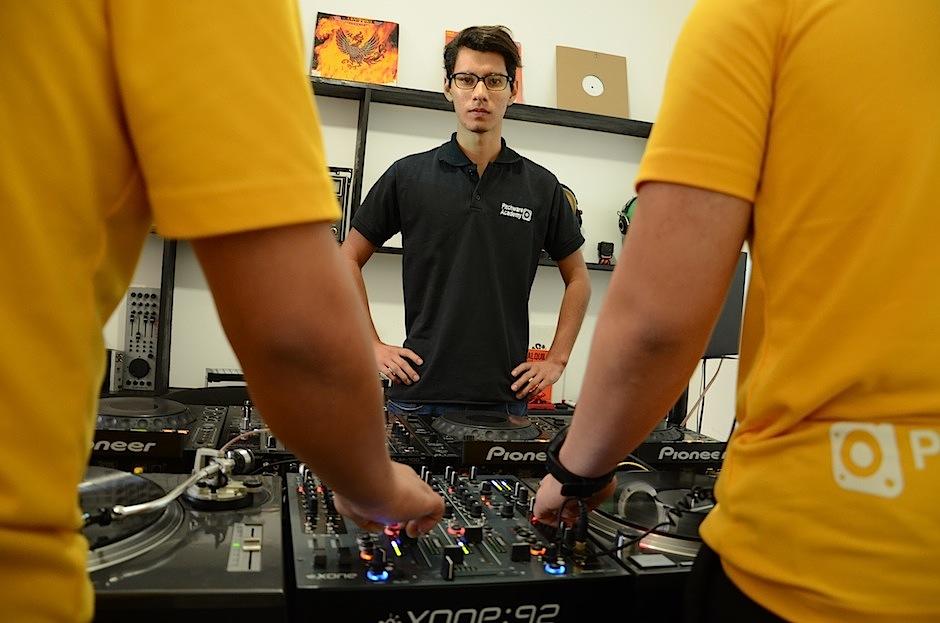 En Guatemala existen academias especializadas en música electrónica y DJing, Pitchware Academy es una de ellas. (Foto: Selene Mejía/Soy502)&nbsp;