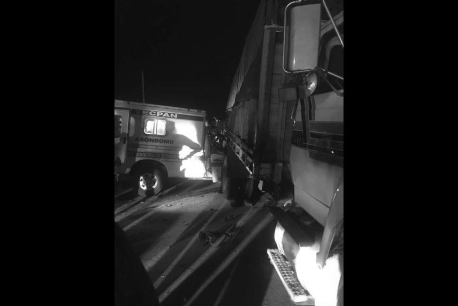 En el lugar del accidente falleci&oacute; tambi&eacute;n la paciente y su acompa&ntilde;ante. (Foto: Facebook/Noticias Sin l&iacute;mites) 