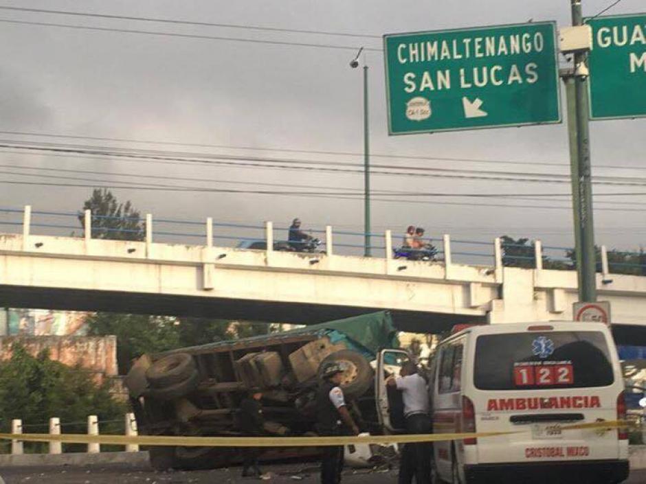 Un fuerte accidente tuvo lugar el kil&oacute;metro 18.5 de la ruta Interamericana . (Foto: Bomberos Voluntarios)