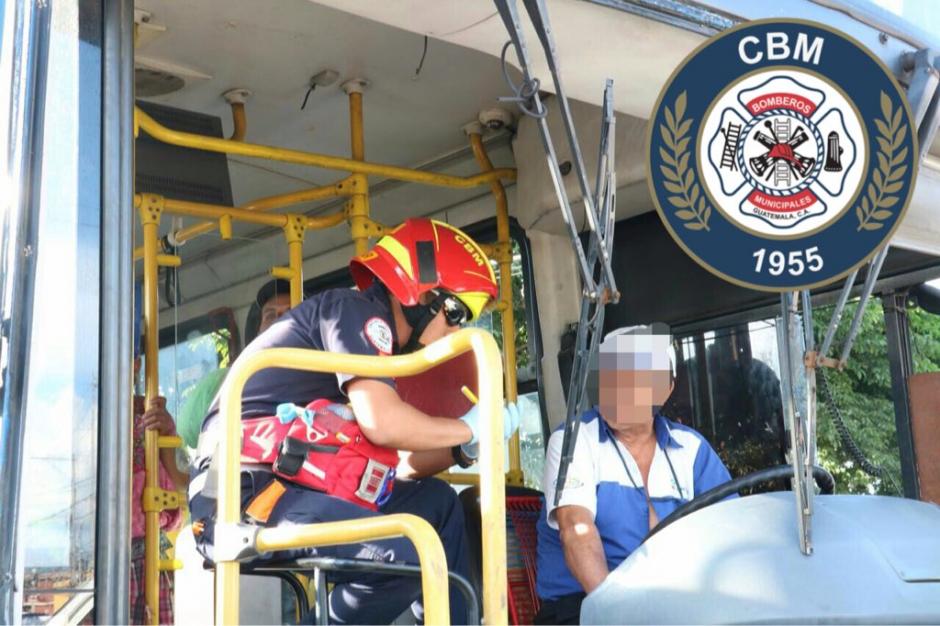 El accidente se registr&oacute; entre un Transurbano y un microb&uacute;s.  (Foto: Bomberos Municipales)