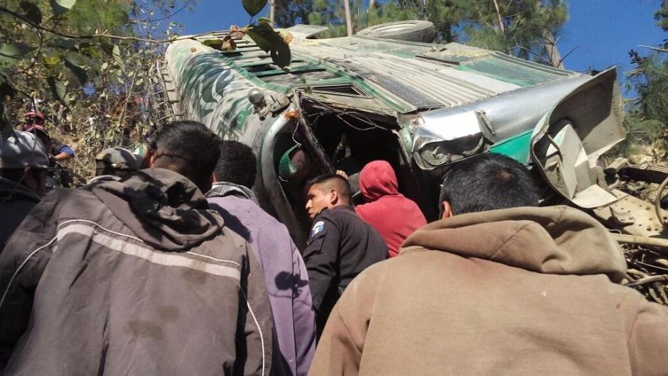 19 personas perdieron la vida el pasado 28 de marzo en un accidente de tr&aacute;nsito en Nahual&aacute;, Solol&aacute;. (Foto: Nuestro Diario)