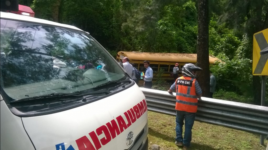 El accidente dej&oacute; 35 heridos seg&uacute;n los cuerpos de socorro. (Foto: Twitter/@BVoluntariosGT)