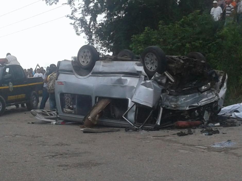 Al menos 11 personas murieron en un accidente de tr&aacute;nsito ocurrido en Pet&eacute;n.  (Foto: @wijors)