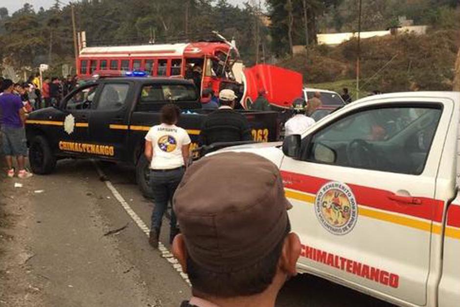 Otro percance vial ocurri&oacute; en el kil&oacute;metro 58 en donde un autob&uacute;s choc&oacute; contra un cami&oacute;n. (Foto: @CBMDEPTAL)