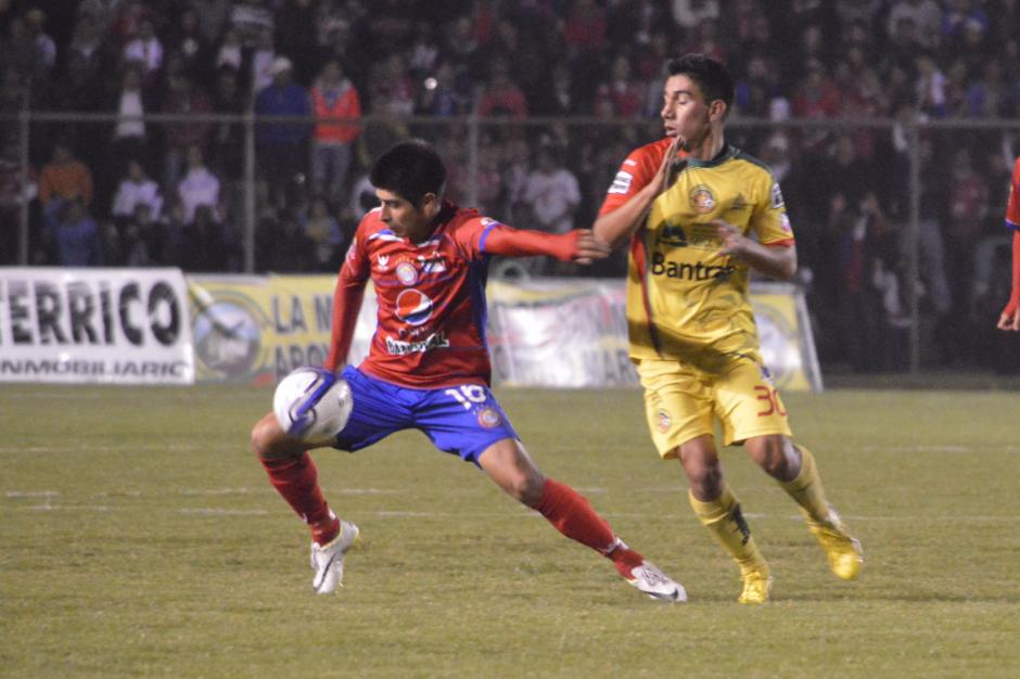 Marquense fue derrotado por Xelajú en el estadio Marquesa de la Ensenada. (Foto: Nuestro Diario)