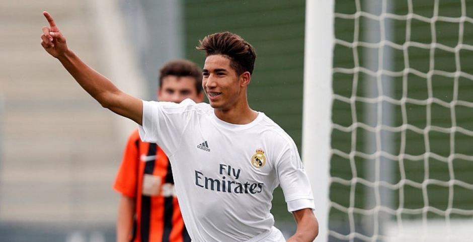 Achraf Hakimi "Arra" podr&iacute;a debutar este mi&eacute;rcoles con el primer equipo del Real Madrid. (Foto: Twitter)