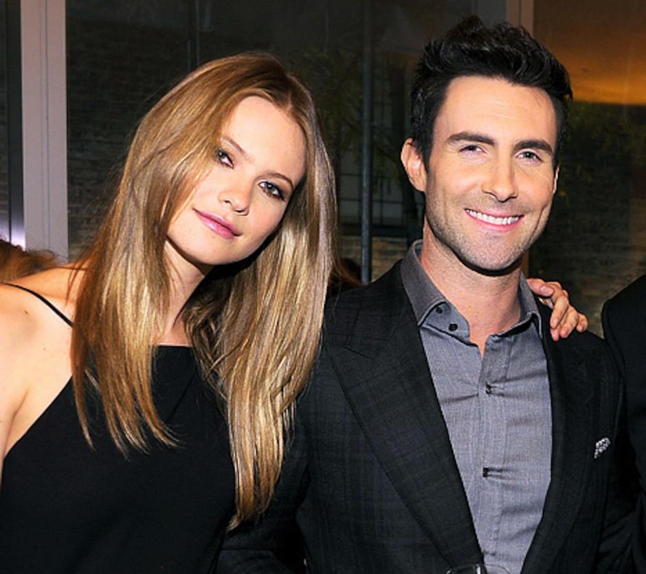Tras un año de compromiso Adam Levine y su novia Behati Prinsloo se casaron este sábado en una playa privada. (Foto: Instagram)