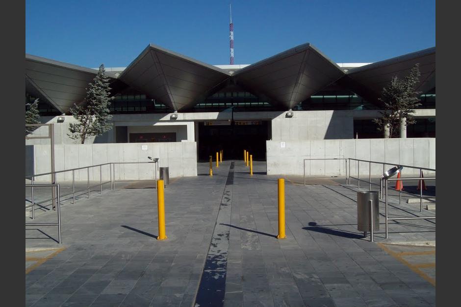 Entrada al Aeropuerto Internacional La Aurora (www.panoramio.com)