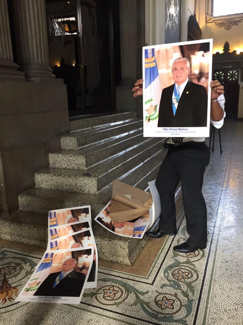 Los afiches permanecieron ocultos durante m&aacute;s de un a&ntilde;o en el Congreso. (Foto: cortes&iacute;a Jos&eacute; Castro)