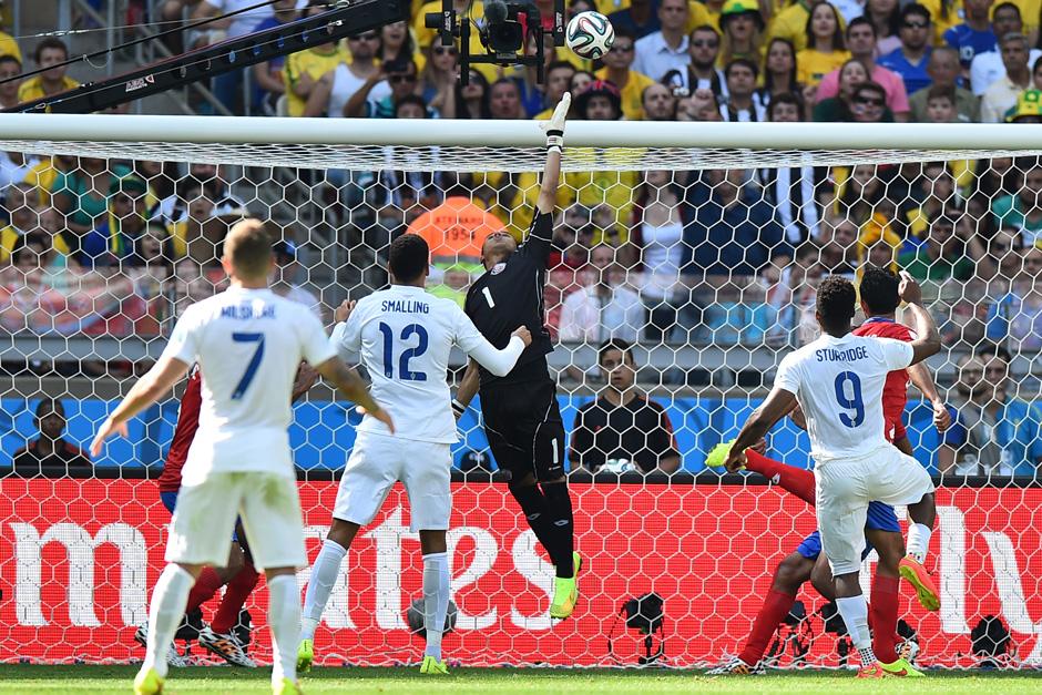 Keylor Navas de nuevo fue una pieza clave de la selecci&oacute;n de Costa Rica ante Inglaterra. (Foto: AFP)