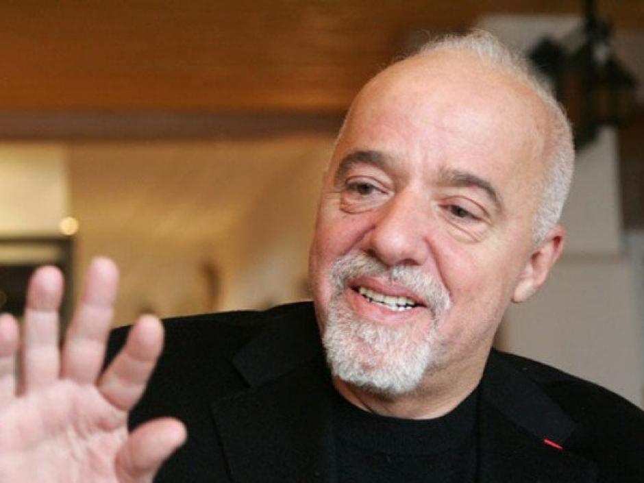 Paulo Coelho se mostr&oacute; molesto con esta noticia. (Foto: AFP)