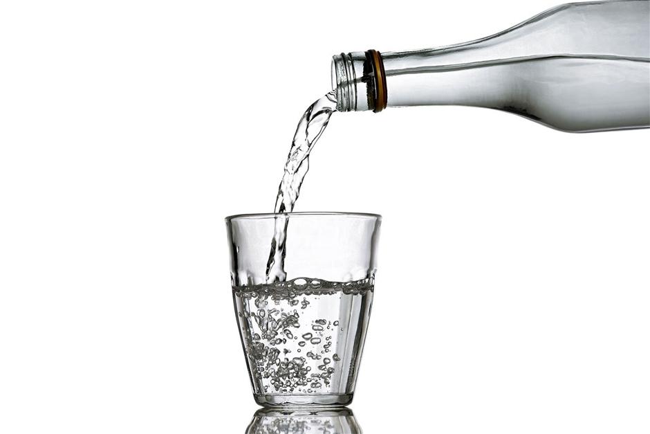 Empezar el d&iacute;a con un vaso de agua. Este es el mensaje que ha elegido el D&iacute;a Mundial del Ri&ntilde;&oacute;n para este 13 de marzo. (Foto:&nbsp;mujerhoy.com)