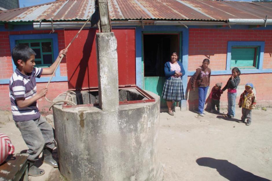 Los vecinos de Sacuchum se abastecen con pozos que tienen en sus viviendas. En los meses secos se quedan sin agua. (Foto: Grasso/El Confidencial)&nbsp;&nbsp;