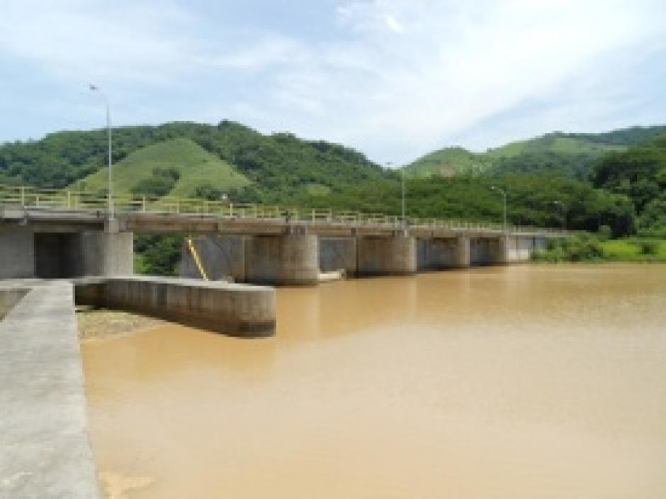 Tarifa eléctrica baja en el último trimestre del 2013 gracias al clima y al movimiento en la matriz energética. &nbsp;Foto: CNEE.