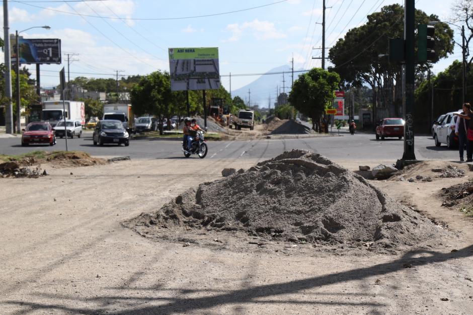 Debido al cambio de pavimento a concreto en la pista de la calzada Atanasio, habr&aacute; un desv&iacute;o por dos semanas. (Foto: Alejandro Bal&aacute;n/Soy502)