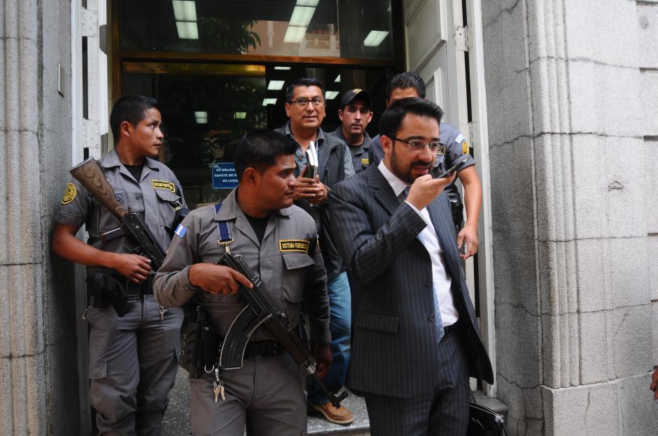 Alfonzo Castillo, exintendente de Jur&iacute;dico de la SAT, fue citado por el Ministerio P&uacute;blico. (Foto: Alejandro Bal&aacute;n/Soy502)