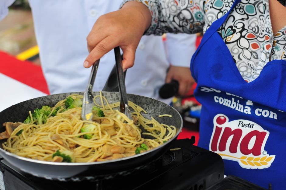 La preparaci&oacute;n de varias recetas a base de pasta fueron el principal atractivo del festival en el Obelisco. (Foto: Alejandro Bal&aacute;n/soy502)