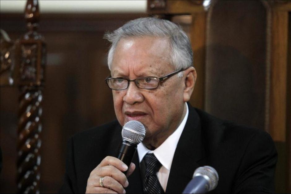 El presidente de la República Alejandro Maldonado lanzó una advertencia a los empleados del Estado para que no incumplan lo establecido en la Constitución Política de la República. (Foto: Archivo/ Soy502)