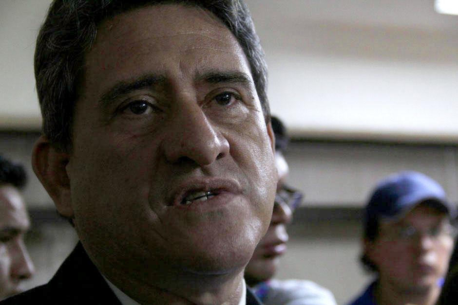 Roberto Alejos, quien regresó al Congreso con bombos y platillos para dirigirlo, quedó fuera de toda negociación y la estrategia de la bancada oficialista para dividar a la alianza opositora funcionó (Foto: Alexis Batres/Soy502)