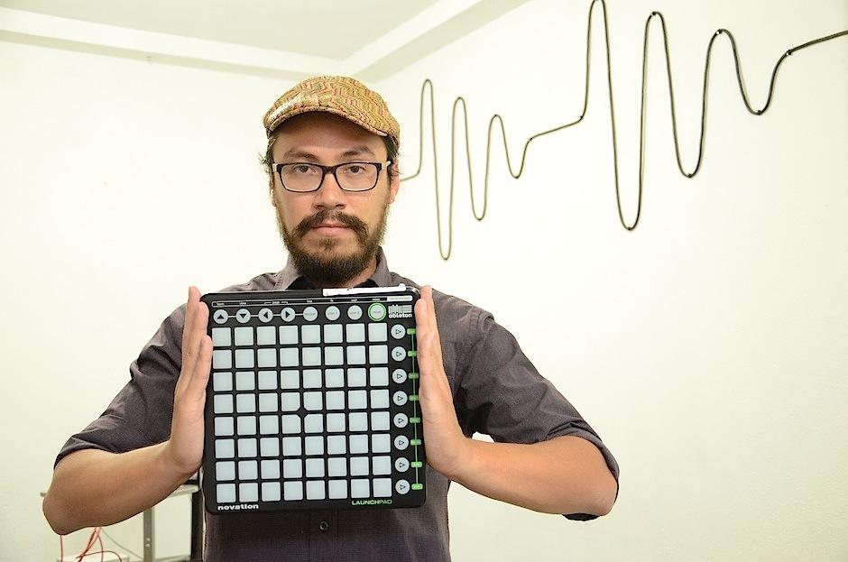 El estilo musica de Alex Hentze destaca en la región. (Foto: Selene Mejía/Soy502)&nbsp;