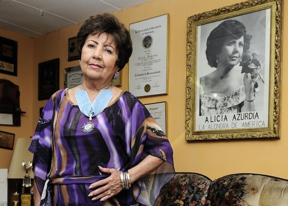 Familiares y amigos solicitan ayuda para la mejor&iacute;a de la salud de la int&eacute;rprete guatemalteca Alicia Azurdia. (Foto: Nuestro Diario) &nbsp;