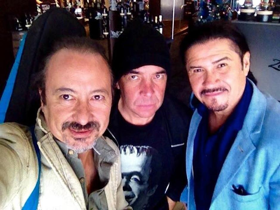 Alux Nahual compartió en redes sociales una fotografía en el aeropuerto La Aurora, rumbo al "Trovafest 2014", en Querétaro, México. (Foto: Alux Nahual oficial)&nbsp;