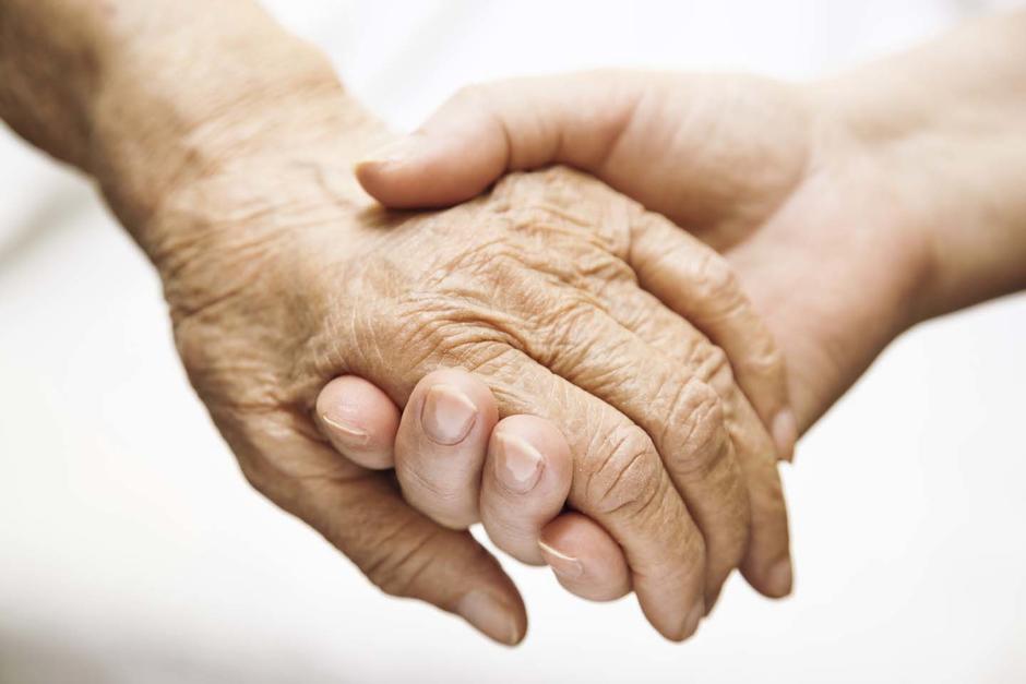 Cient&iacute;ficos buscan demostrar que el Alzheimer se puede transmitir por medio de algunos procedimientos quir&uacute;rgicos. (Foto: clinicadelaasuncion.com)