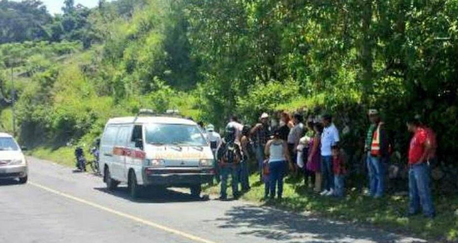 Lugar del accidente ocurrido en la carretera que rodea el Lago de Amatitl&aacute;n. (Foto: @PampichiNews)