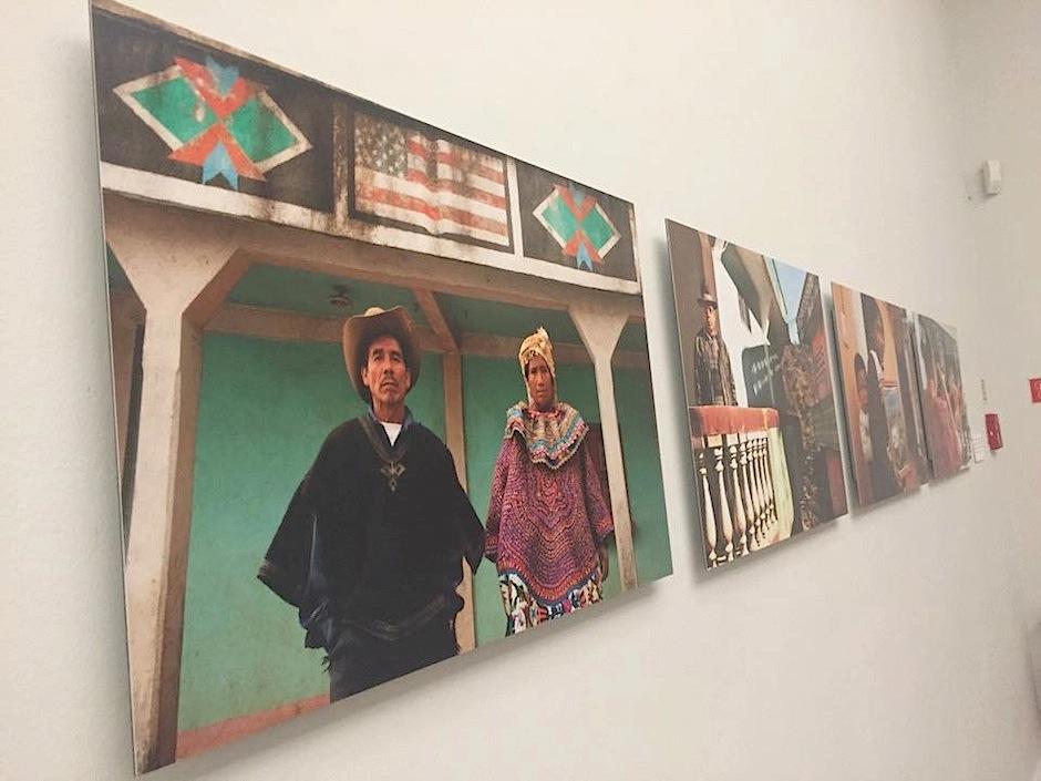 La guatemalteca Andrea Aragón presenta su serie titulada "Home", que habla de las transfomraciones que se dan en nuestro país a través de las migraciones. (Foto: Andrea Aragón)&nbsp;