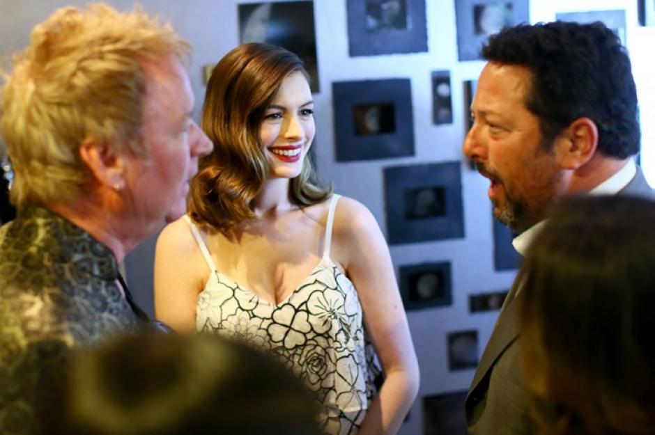 Anne Hathaway, un mes y medio despu&eacute;s de tener su primer beb&eacute;. (Foto: AFP/Mark Davis)