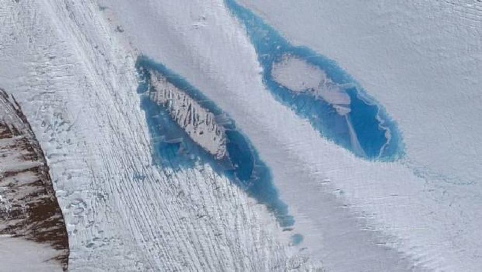 Las im&aacute;genes satelitales muestran los enormes lagos que se han formado en la Ant&aacute;rtica. (Foto: Twitter)