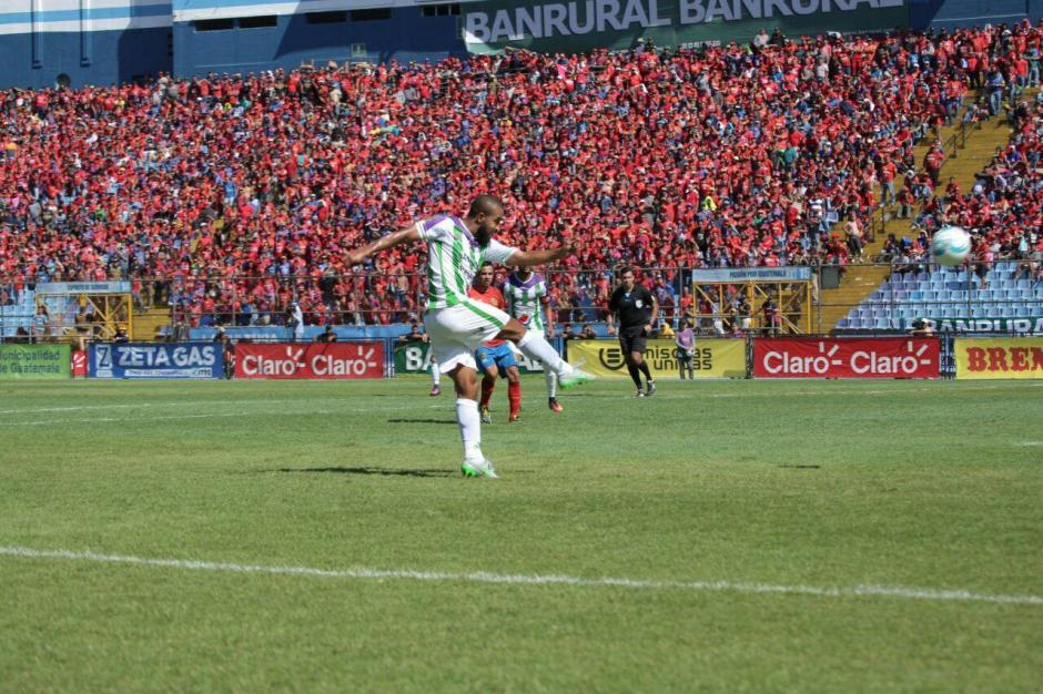 Antigua GFC se coron&oacute; campe&oacute;n, ante un Doroteo Guamuch que se hab&iacute;a vestido de rojo. (Foto: Luis Barrios/Jorge Rojas/Soy502) 