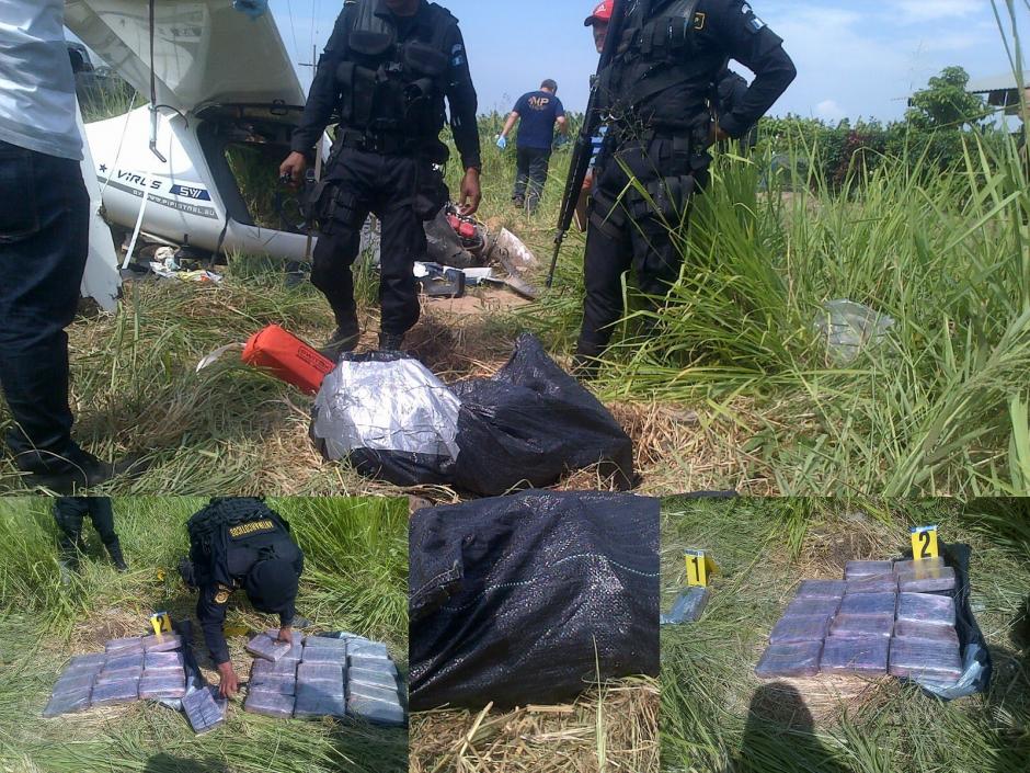 La Polic&iacute;a Nacional Civil (PNC) localiz&oacute; en el interior de la avioneta accidentada 33 paquetes de coca&iacute;na. (Foto: PNC) 
