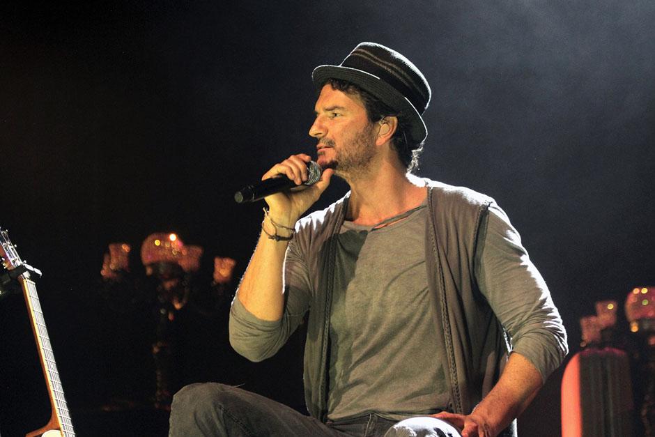 Un grupo de fan&aacute;ticos del cantautor guatemalteco Ricardo Arjona reclama en Costa Rica un segundo concierto en dicho pa&iacute;s debido a que miles se quedaron fuera para presenciar el "show" de Arjona (Foto: Archivo)