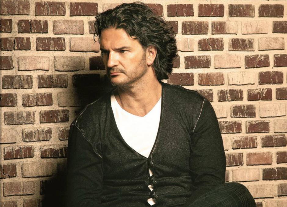 Ricardo Arjona opta este jueves a recibir el Latin Grammy por mejor &Aacute;lbum de Cantautor.