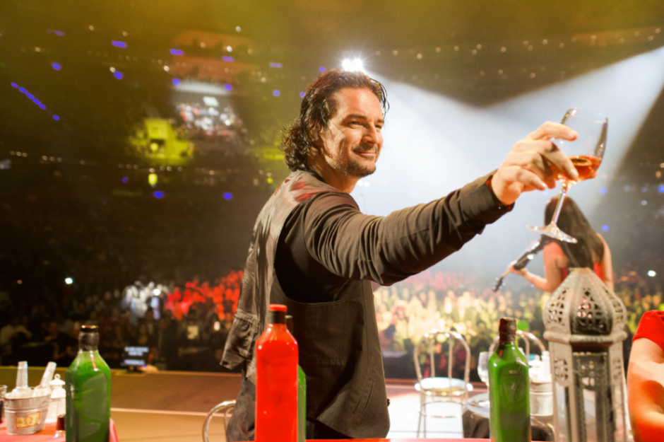 Parece que Ricardo Arjona ha encontrado en las redes sociales el mejor sitio para conversar y revelar detalles, no solo de su vida, sino de sus proyectos musicales. (Foto: Facebook Ricardo Arjona)