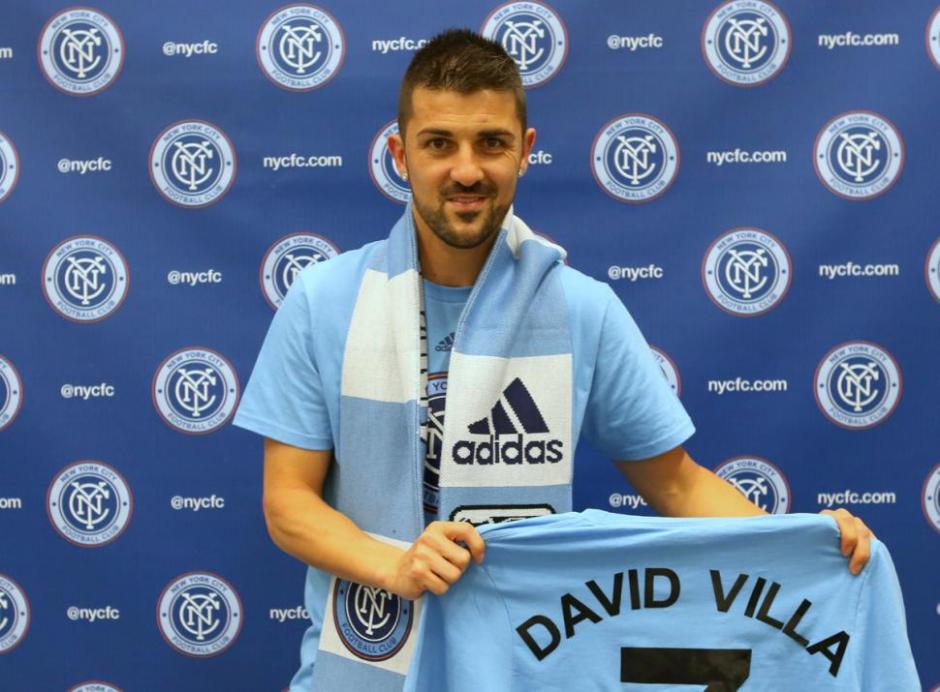 El delantero espa&ntilde;ol David Villa present&oacute; la camiseta de su nuevo club el New York City. (Foto: New York City FC)