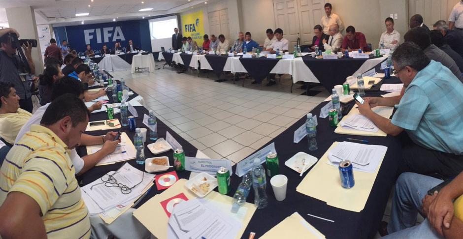 Los miembros de la Asamblea del F&uacute;tbol de Guatemala a&uacute;n no conocen la fecha y hora de la elecci&oacute;n del nuevo Comit&eacute; Ejecutivo de la Fedefutbol. (Foto: Sergio Mu&ntilde;oz/Nuestro Diario)