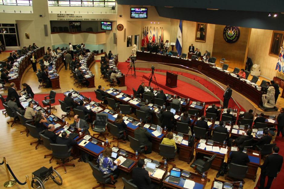 En El Salvador quieren reducir de 84 a 50 el número de diputados