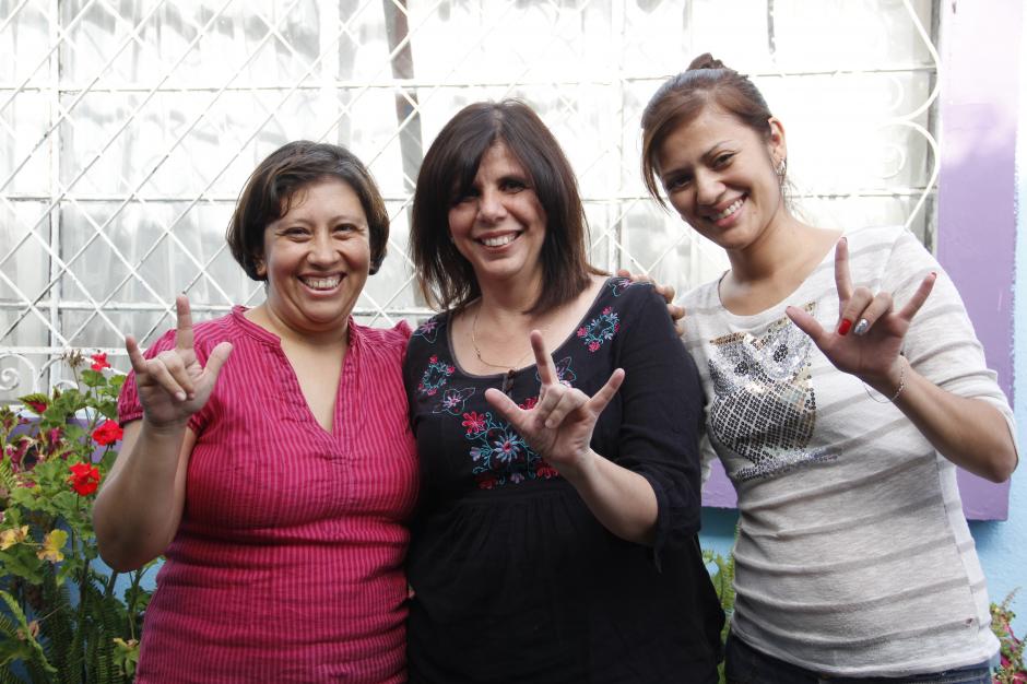 M&oacute;nica, Niurka y Luisa, son quienes dirigen Asedes y apoyan a la ni&ntilde;ez para integrarse a la sociedad con seguridad. (Foto: Fredy Hern&aacute;ndez/Soy502)