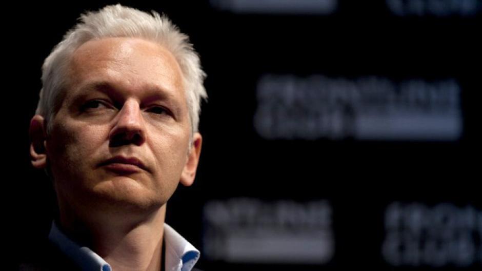 Assange fue detenido en Londres en diciembre de 2010 y entonces comenz&oacute; un largo proceso judicial en el Reino Unido, que culmin&oacute; cuando el Supremo brit&aacute;nico rechaz&oacute; su &uacute;ltimo recurso en junio de 2012. (Foto: AFP)