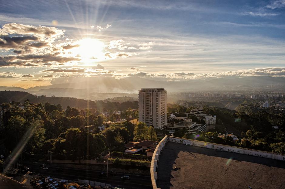 Un hermoso atardecer en la ciudad de Guatemala. (Foto: Marcelo Jim&eacute;nez/Soy502)