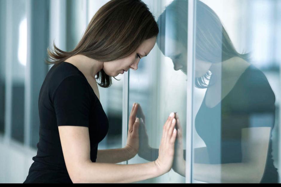 Esta enfermedad suele aparecer en la adolescencia, porque es una etapa de la vida en la cual se desarrollan grandes cambios a nivel corporal y psicol&oacute;gico. (Foto: Archivo)
