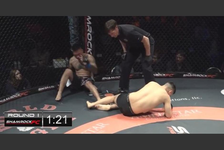 En una velada de MMA hubo un doble nocaut que se ha vuelto viral. (Foto: Captura de video)