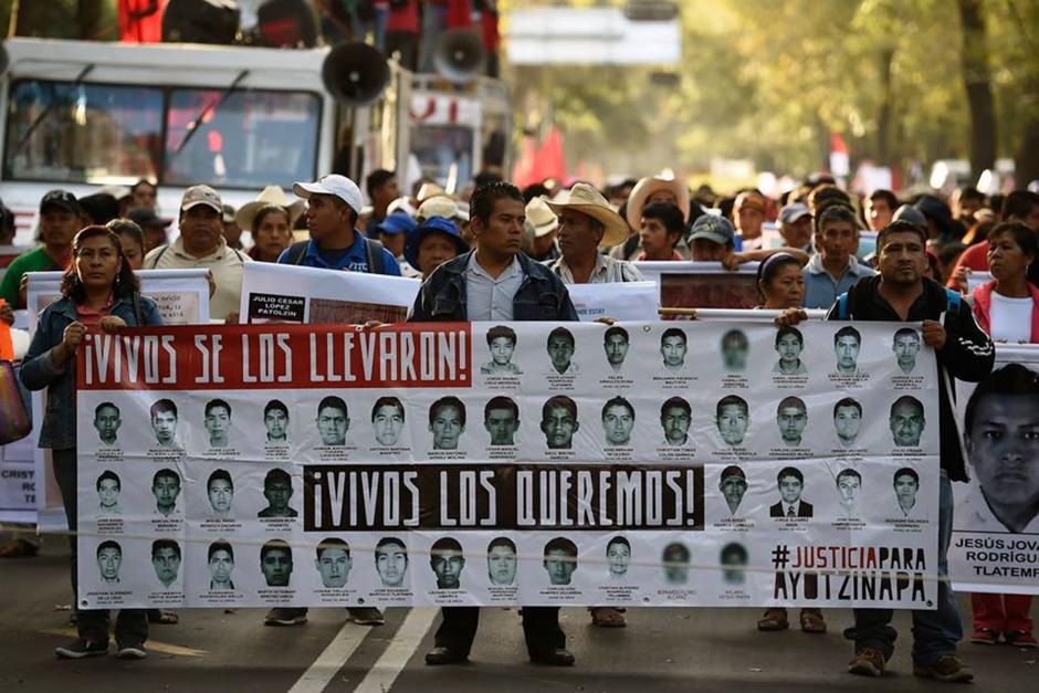 Arrestan a 10 policías en México por la desparición de 43 estudiantes