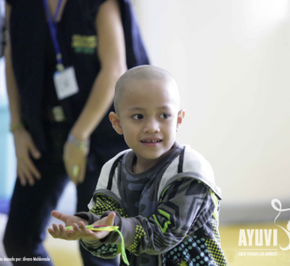 La Ret Cam ayuda a la detección del retinoblastoma, cáncer de ojos en los niños guatemaltecos. (Foto: Ayuvi)